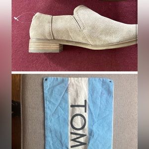 Tom’s with shoe bag US 8W Tan flats/loafers